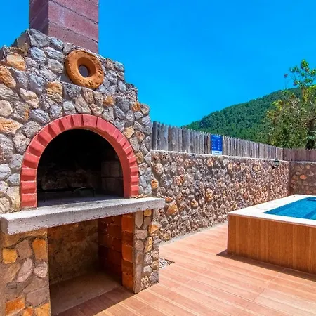 Secluded Private Pool & Jacuzzi In Kayakoey, 别墅